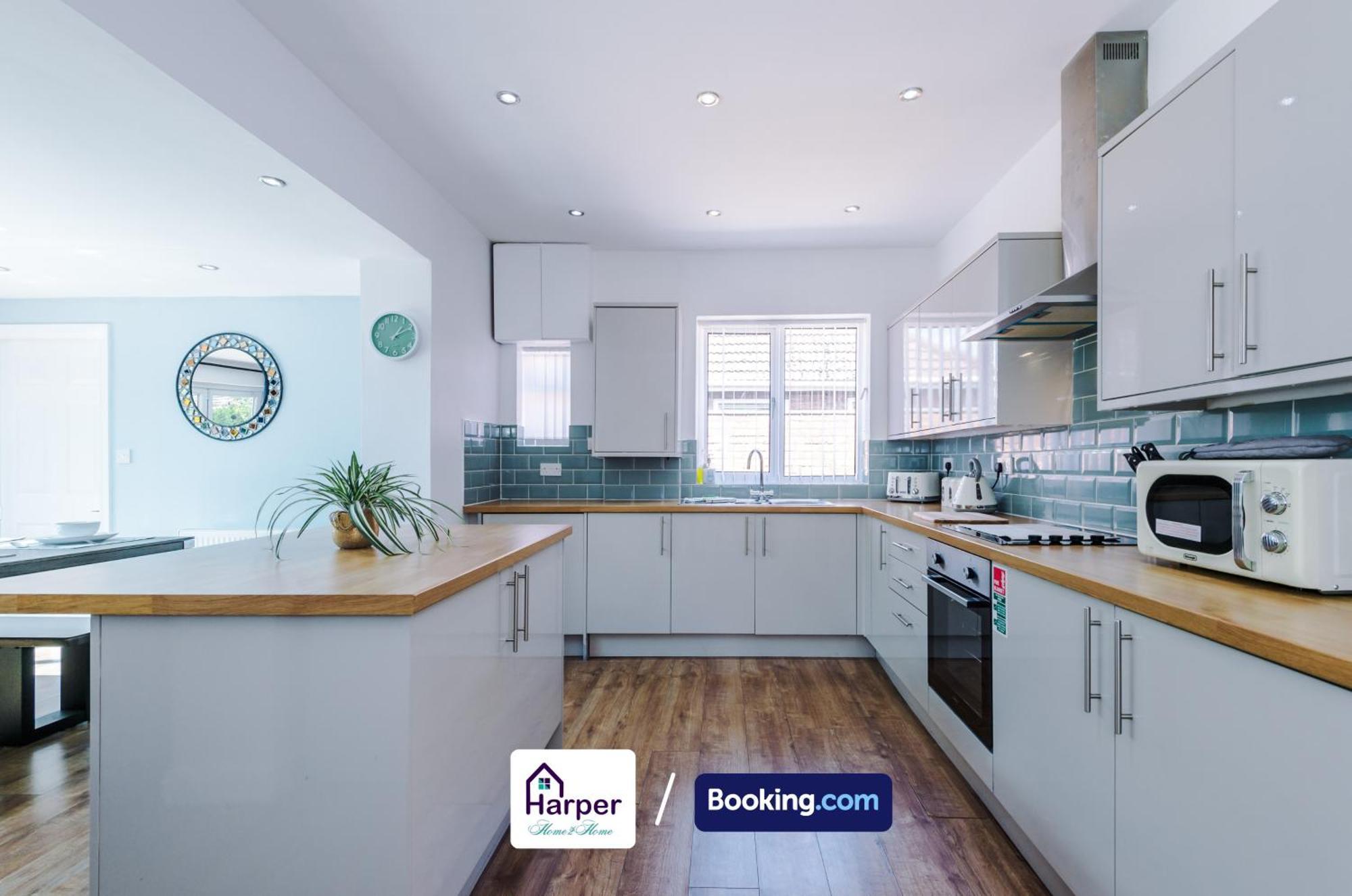 Spacious Detached Bungalow By Harperletting Short Lets & Serviced Accommodation Buckely With Pool Table & Driveway Buckley 外观 照片