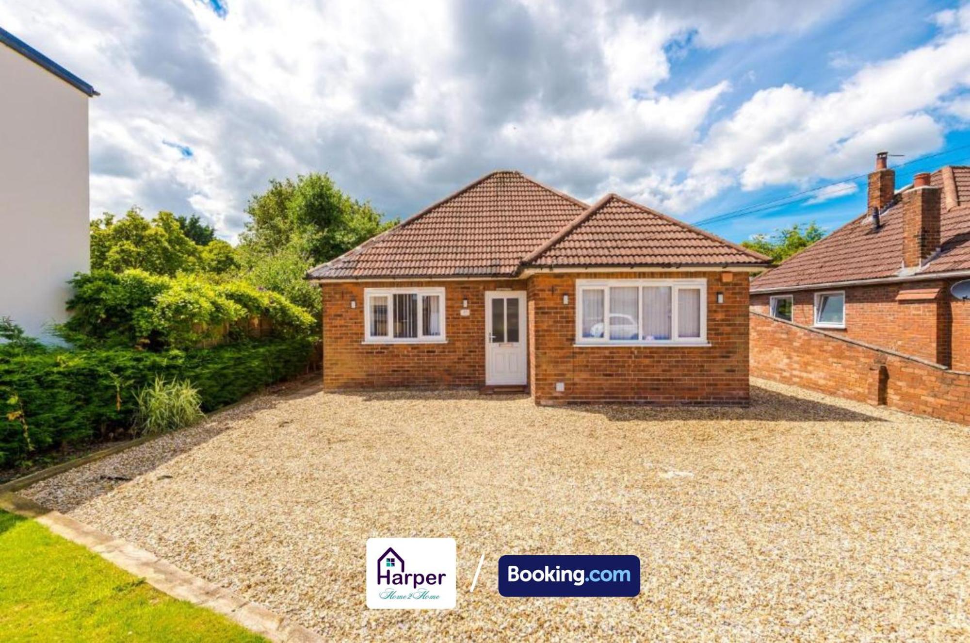 Spacious Detached Bungalow By Harperletting Short Lets & Serviced Accommodation Buckely With Pool Table & Driveway Buckley 外观 照片